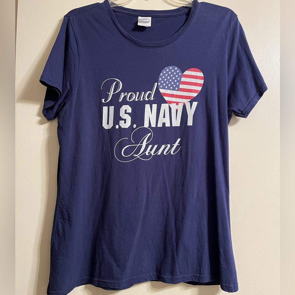 Like new, “Proud Navy Aunt” graphic t-shirt, size large